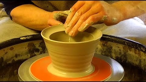 Throwing / Making a simple Lidded Storage Pot on the wheel