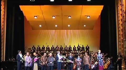 Addie MS leading Twilite Orchestra and chorus Performance in Bratislava  (Part 12) Closing