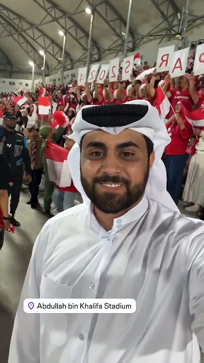 Momen unik ketika reporter Qatar selfie dengan gemuruh suara suporter Timnas Indonesia U23