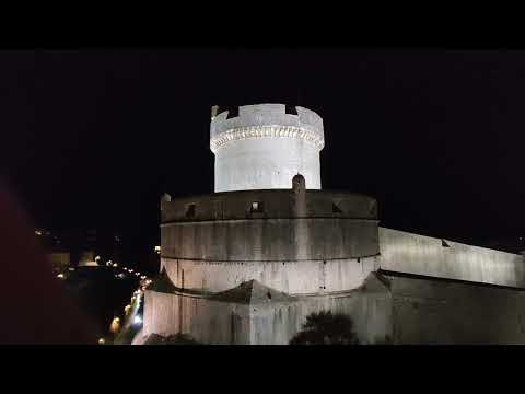 Gašenje javne rasvjete na dubrovačkim zidinama povodom Sata za planetu Zemlju