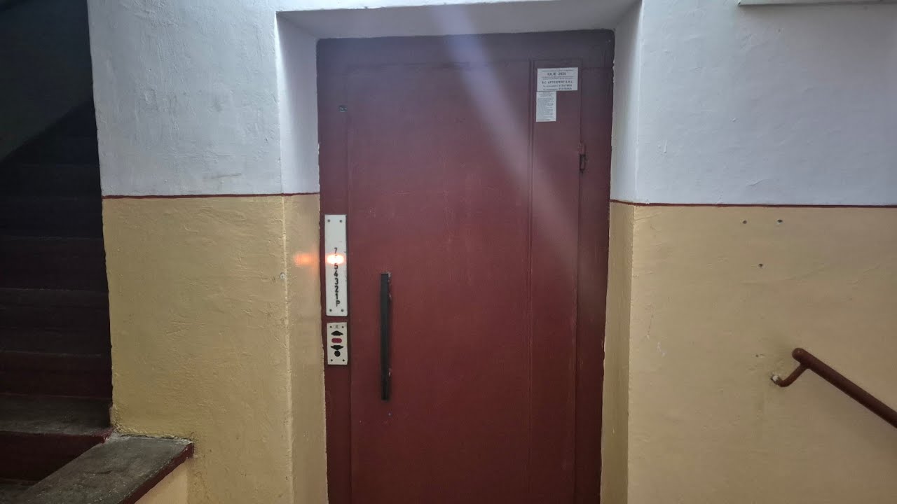 Astonishing original IFMA 2-speed traction lift at Str. Mircea cel Bătrân 148A, bl. MD9A, Constanța