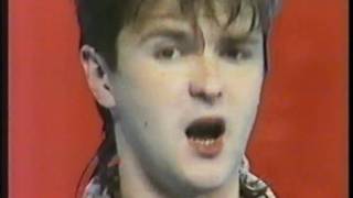 Video thumbnail of "CRVENA JABUKA - DIRLIJA (tv nastup iz 1986.g)"