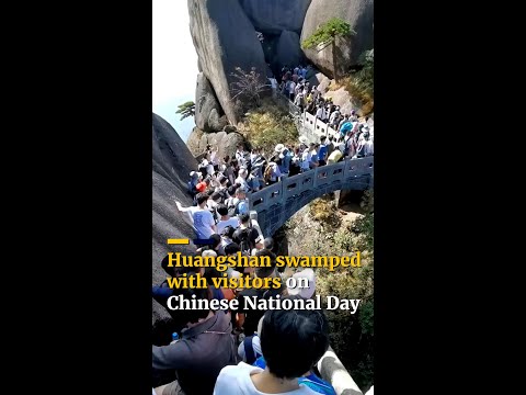 Thousands of visitors flock to Huangshan on Chinese National Day #shorts