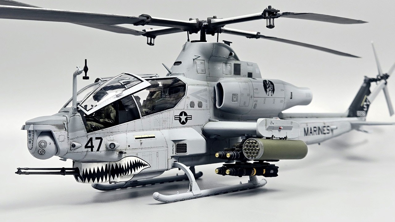 1/35 USMC AH-1Z カスタムパーツ付 アカデミー Academy アカデミー 1/35 アメリカ海兵隊 AH-1Z ヴァイパー プラモデル