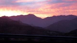 США. Золотой закат в горах Калифорнии.