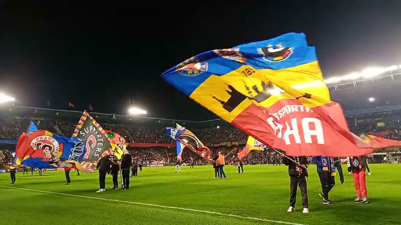 Sparta - Liberec 18.2. 2024 Letná - velké vlajky + hymna Sparty 🟦🟨🟥