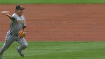 PIT@STL: Kang throws out Piscotty at first base