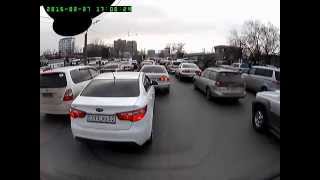 Алматы. Пешеходы на дороге 20150227 1700