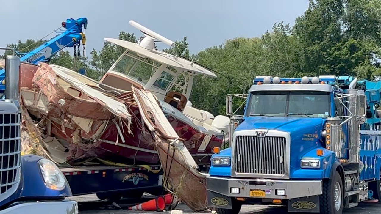 Police identify 2 missing boaters in Niagara River - YouTube