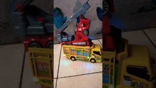 truck oleng Bumblebee mengangkat robot 🤖#shorts