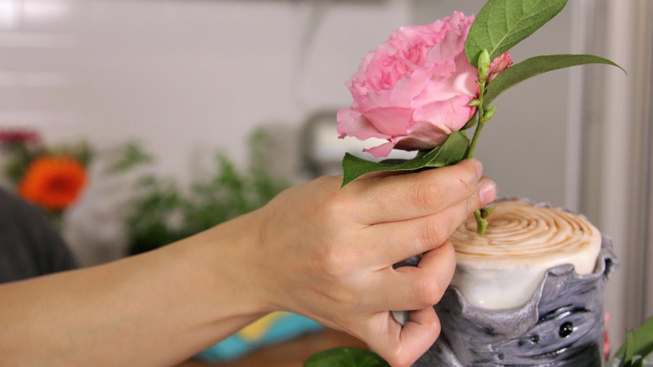 How to Arrange Flowers in Floral Foam