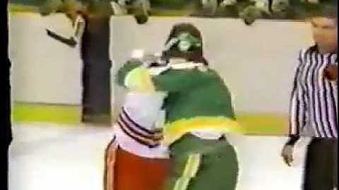 Nick Fotiu vs Brad Maxwell Jan 15, 1979