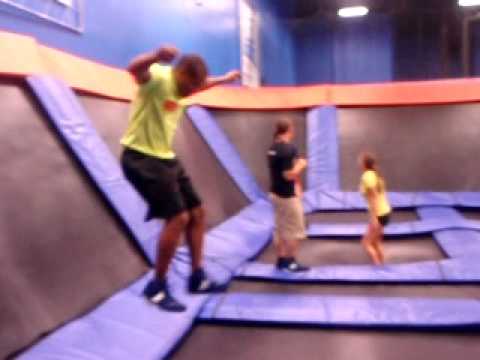 sky zone clermont - YouTube