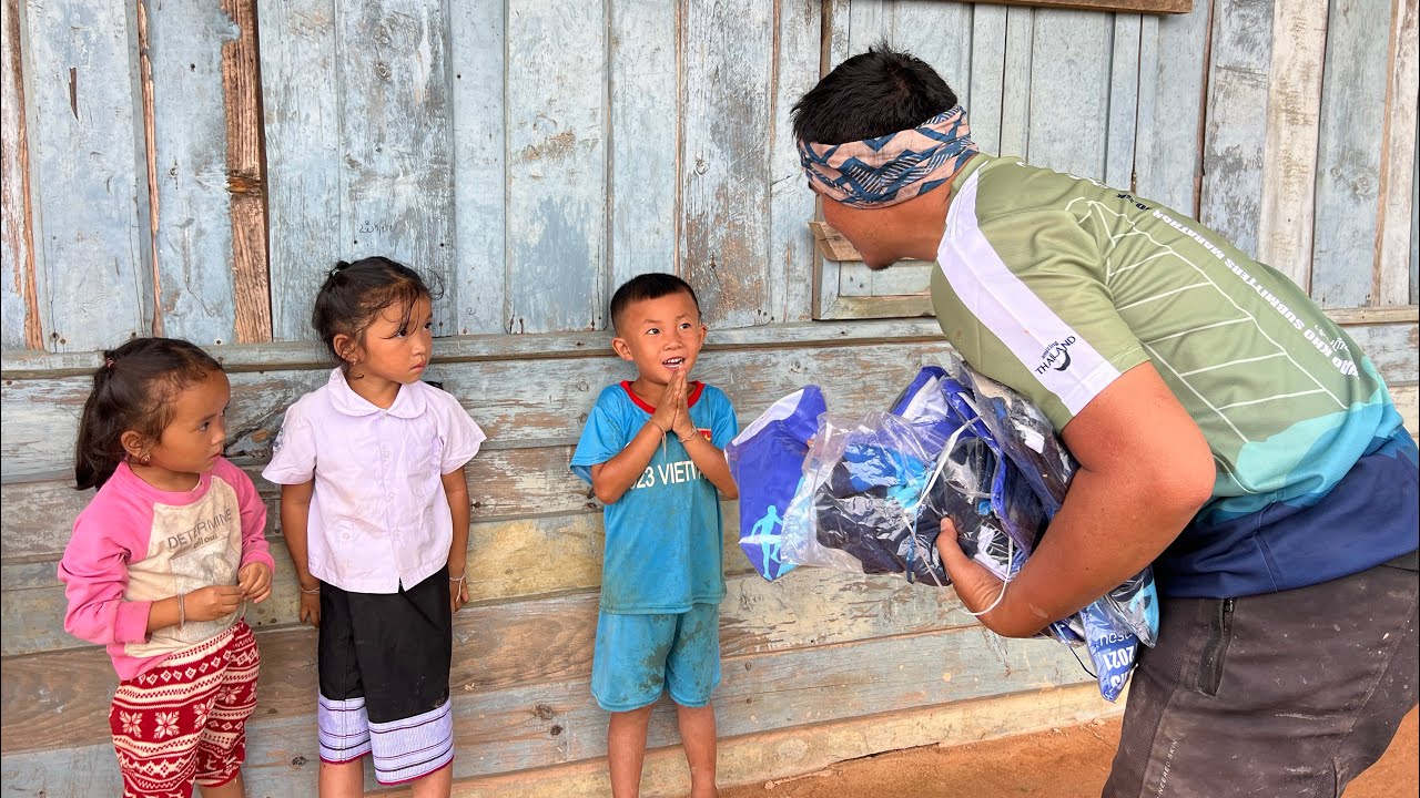 🇱🇦แบ่งปันรอยยิ้มให้กับน้องๆในวันเปิดเทอมใหม่‼️#เที่ยวลาว #crf300l #ducati #husqvarna #ลาว 