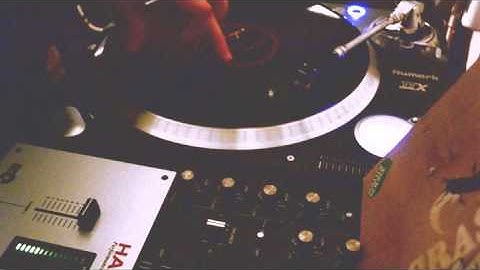 one-hand hydroplane scratch by rentgen