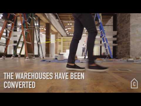 فيديو: Fitzroy Loft Breathes Life in Warehouse