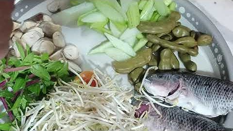 Làm Món Cá Rô Phi Nấu Canh Chua với me non hương vị đậm đà miền quê