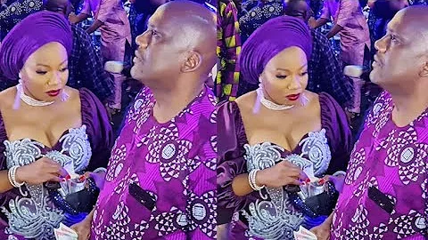 See The Moment Tiwa Savage Sister Came Out To Dance & Spray Money At Their Mom's  Dad's Burial