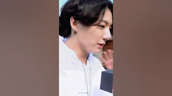 jungkook with camera 📷😩 he is looking so cute 😚❣️#BTS#ARMY#blackpink#blink#Iu#⁵K#fyp#shorts