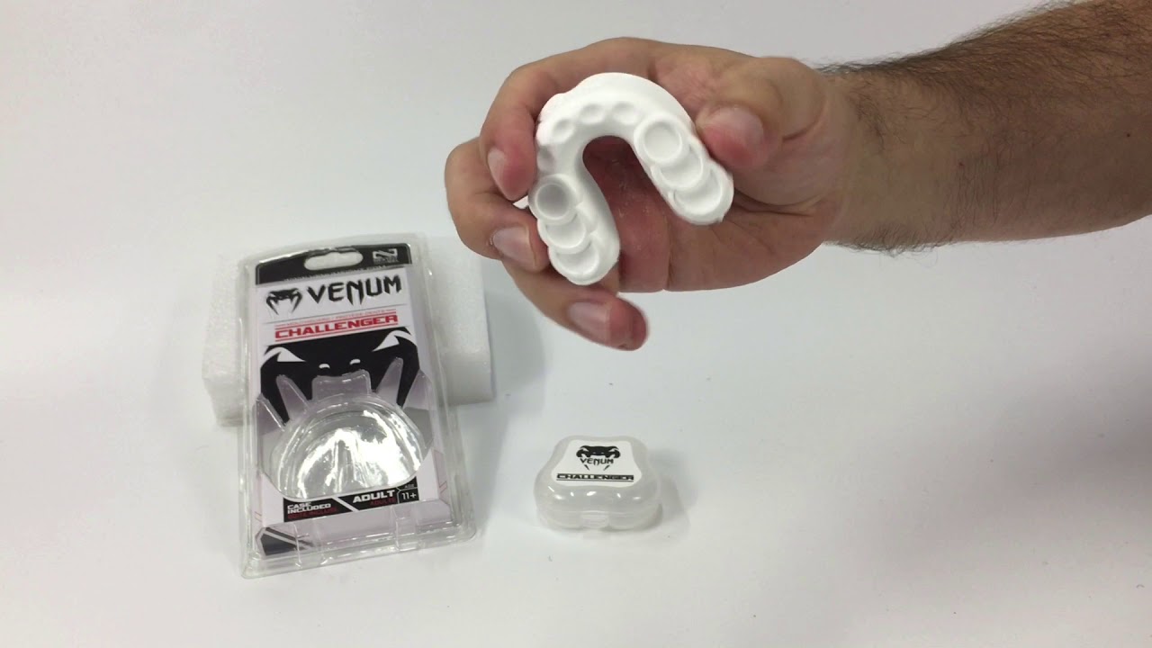 Venum Challenger Mouthguard - White/Black