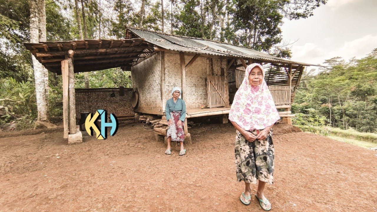 Anaknya Lima, Meninggal Empat Kini Tinggal Bertahan Hidup Di Kampung BerDua Sama Adiknya