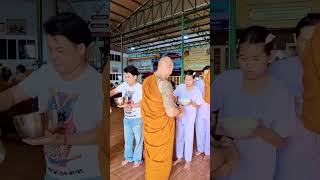 ทำบุญตักบาตรอุทิศส่วนบุญส่วนกุศลกรวดน้ำขอพรสมหวังร่ำรวยเงินทองเจริญรุ่งเรืองก้าวหน้าตลอดไป