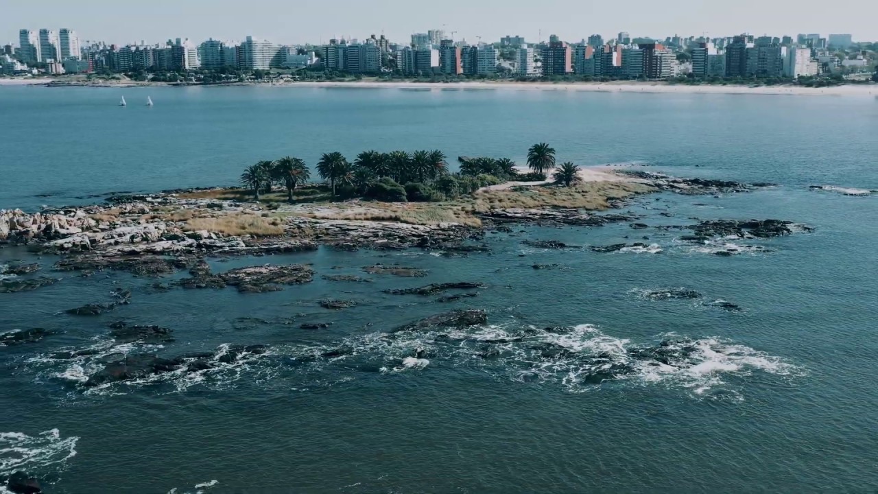 PLAYA MALVIN -  ISLA DE LAS GAVIOTAS - MONTEVIDEO - URUGUAY - Drone