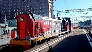 Тепловоз ТЭМ18ДМ-1801 подаёт под посадку скоростной двухэтажный поезд №740Ж Москва - Воронеж