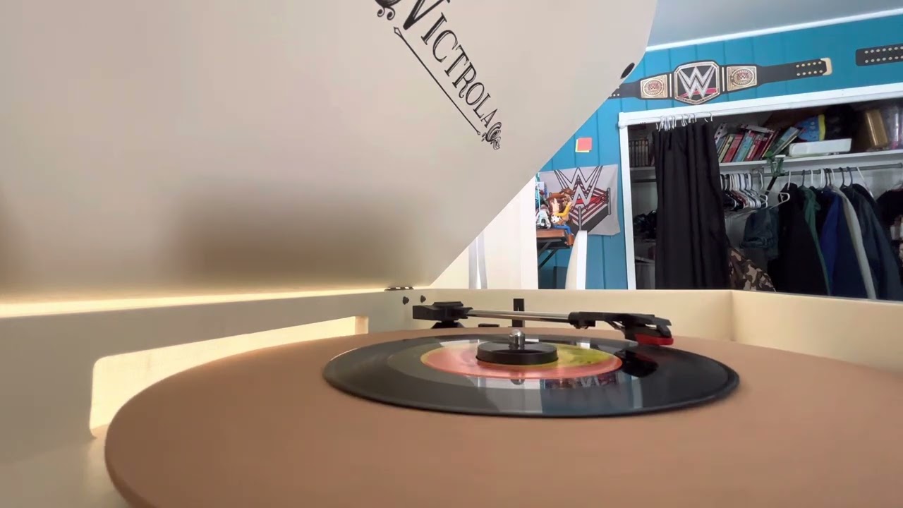 The Beatles- I Want To Hold Your Hand (Capitol, 45 rpm rip)