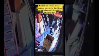 Namaz Kılan Adamın Üzerine Mermer Devriliyor,Ancak Bakın Nasıl Bir Mucize Gerçekleşiyor