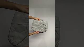 80s 90s Bags D0914627-16 23 pcs 15 lbs Wholesale at Tiedemann Globe