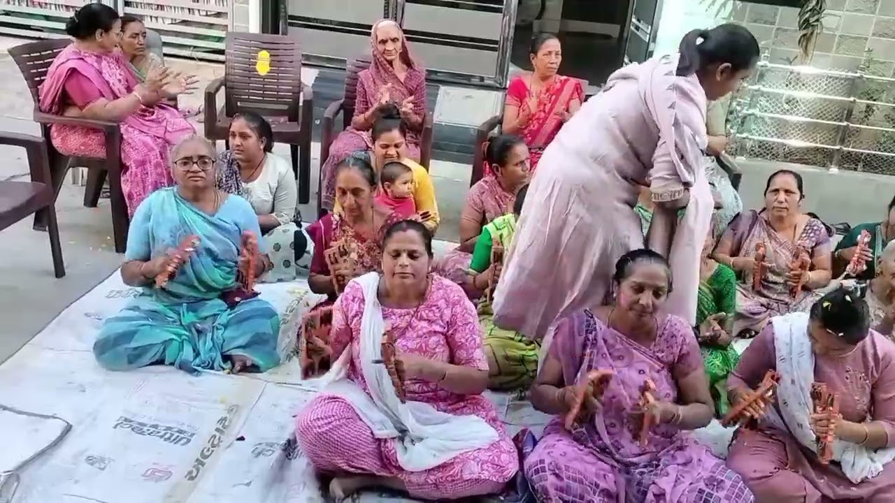 હોળી નું ખૂબ સુંદર કીર્તન( લખેલું છે)