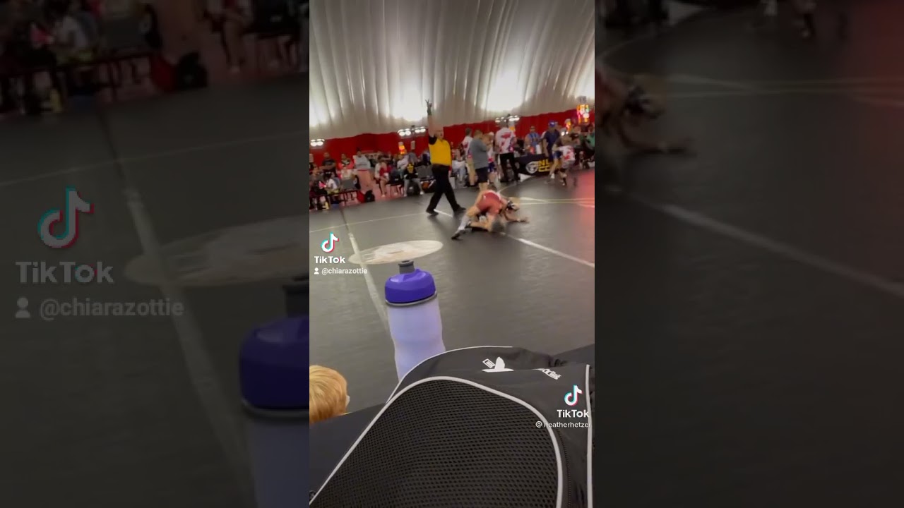 Girl put boy into a painful spladle