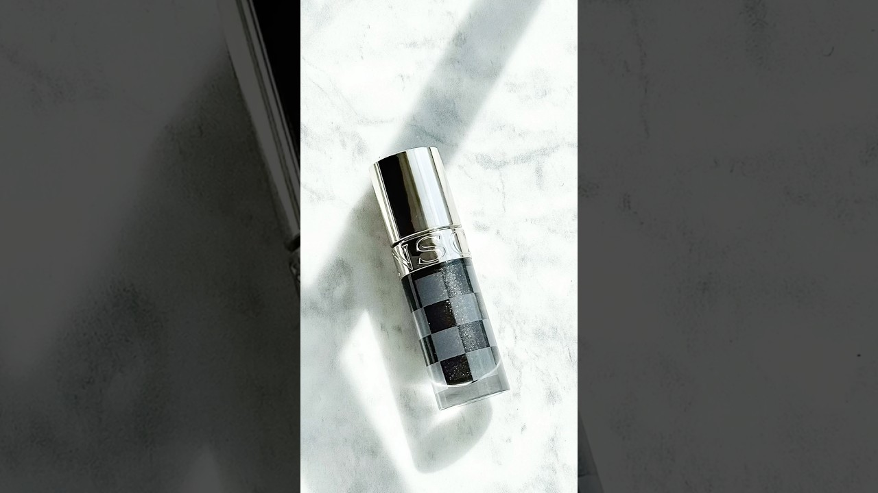 Clarins’ limited edition lip comfort oil in black colour 🖤✨ 