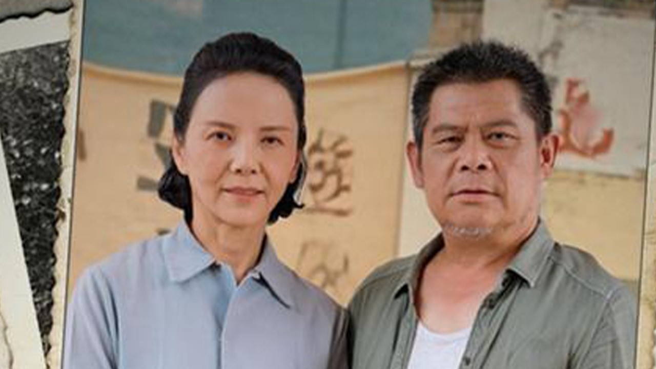 林夏在重生後面對父親的投資失敗、母親的抑鬱症、弟弟的賭博揮霍以及丈夫的離婚威脅，她沒有選擇逃避，而是勇敢地直面問題，用智慧和愛心一一化解家庭危機。#重生後我成了家裏的定海神針#短劇 #爆款 #大熱門