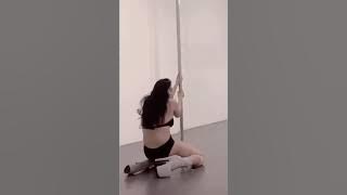 Pamela Safitri Seksi Latihan Pole Dance