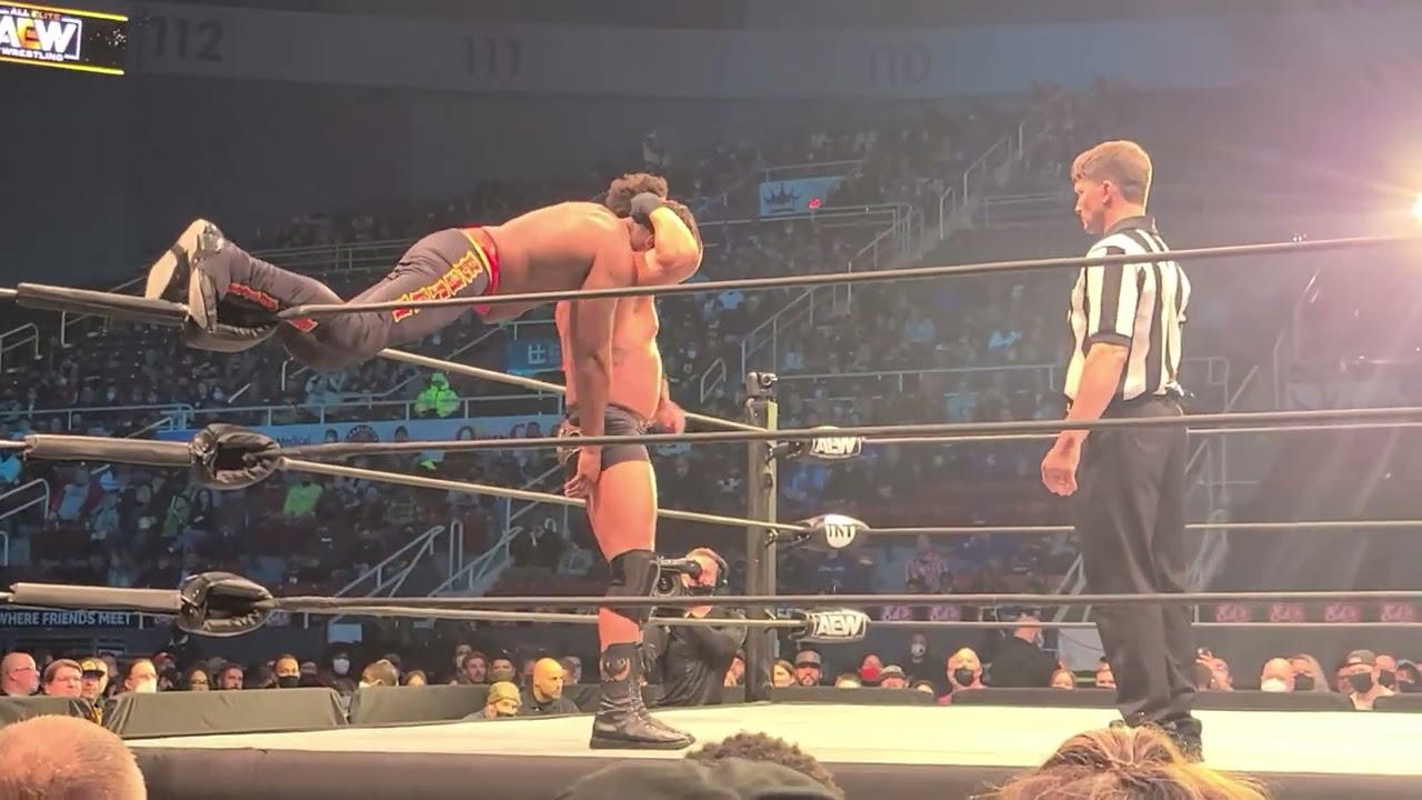 Finish to Anthony Ogogo vs Baron Black - AEW Dark - 1/11/22 (Live from 3rd Row)