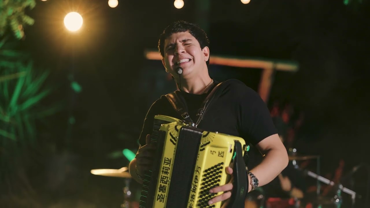 Se Cae La Corona - Los Nuevos Ilegales (Navidad CENSURADA)