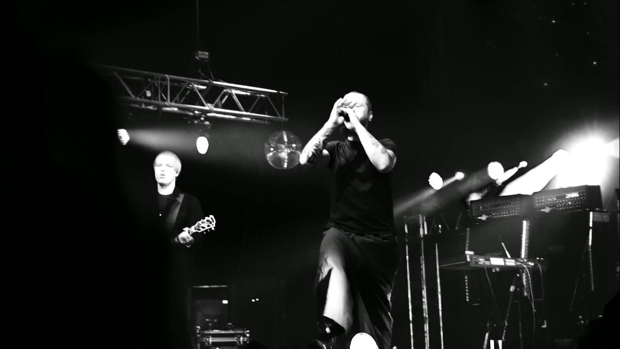 Пилот нет вести с небес. Пилот нет вестей с небес. Пилот нет вести с небес. Пилот нет вести с небес. 5lad цой.