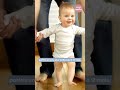 C'est une des nombreuses croyances qui entourent les bébés : ils sauraient nager à la naissance ?