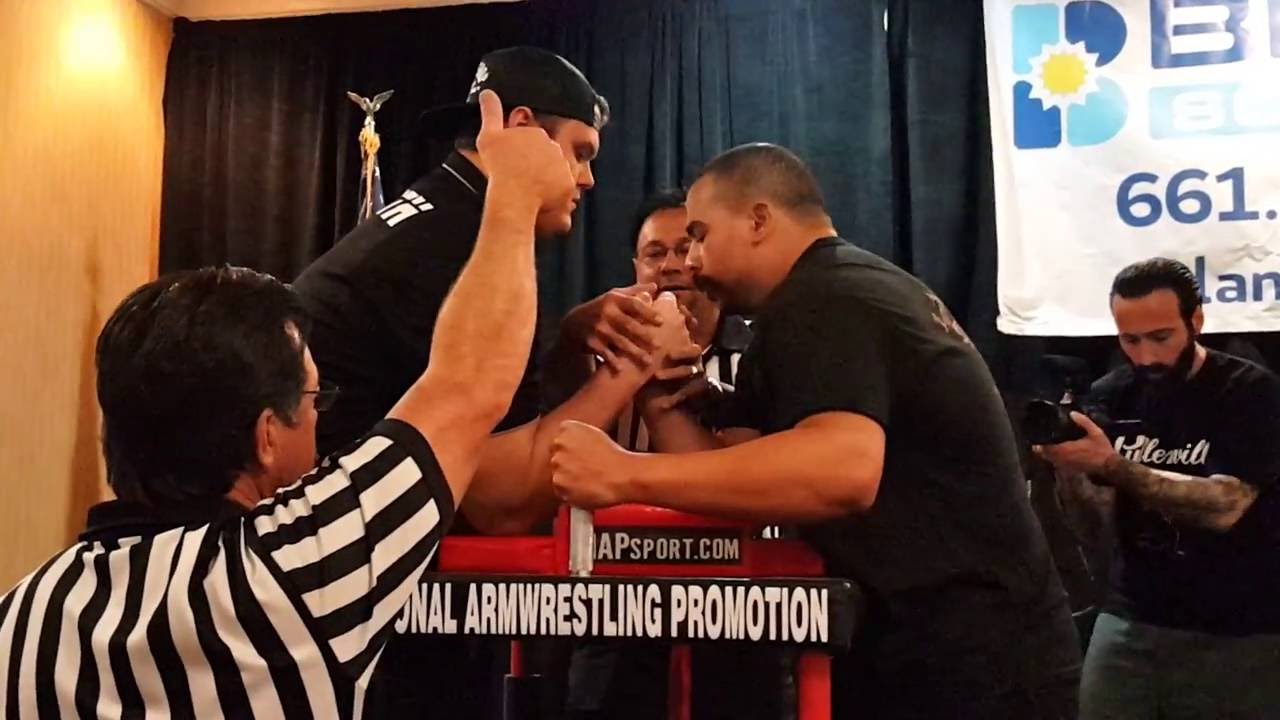 Derek Smith vs Herman Stevens (100 kg+ right) @ 911 Classic Armwrestling 2016