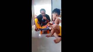 Funny eMAN;Little filipina girl speaking english with mike francis/EMWAN TV