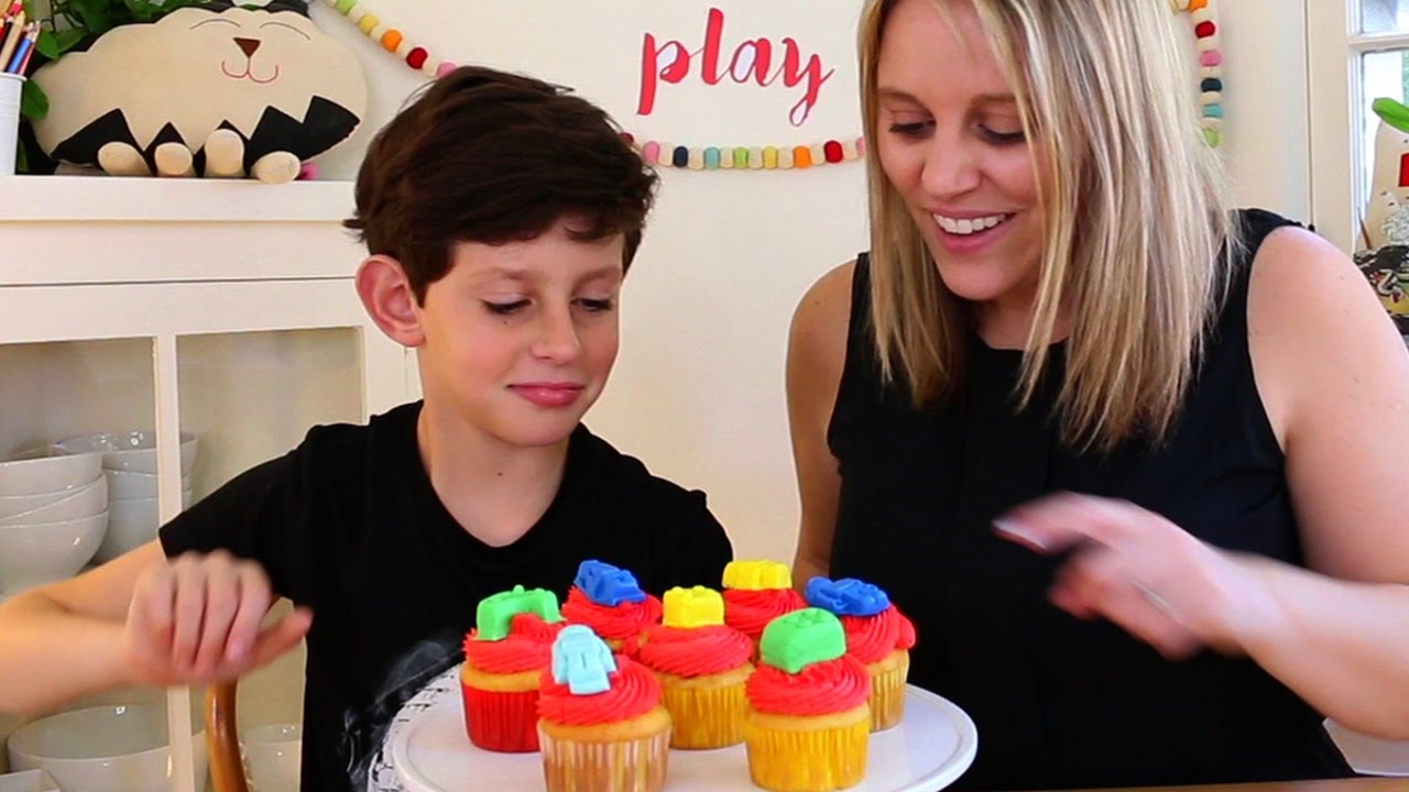 Consejo conformidad Marinero Como hacer cupcakes de Legos, muy fácil!!! Juguetes y bloques de Legos de  fondant - YouTube