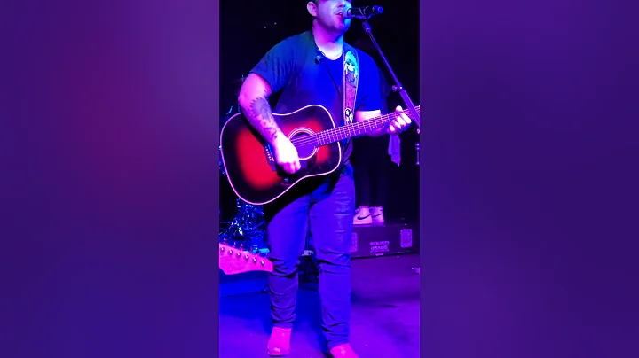 Kameron Marlowe "Giving You Up" Live at Peaches Ro...