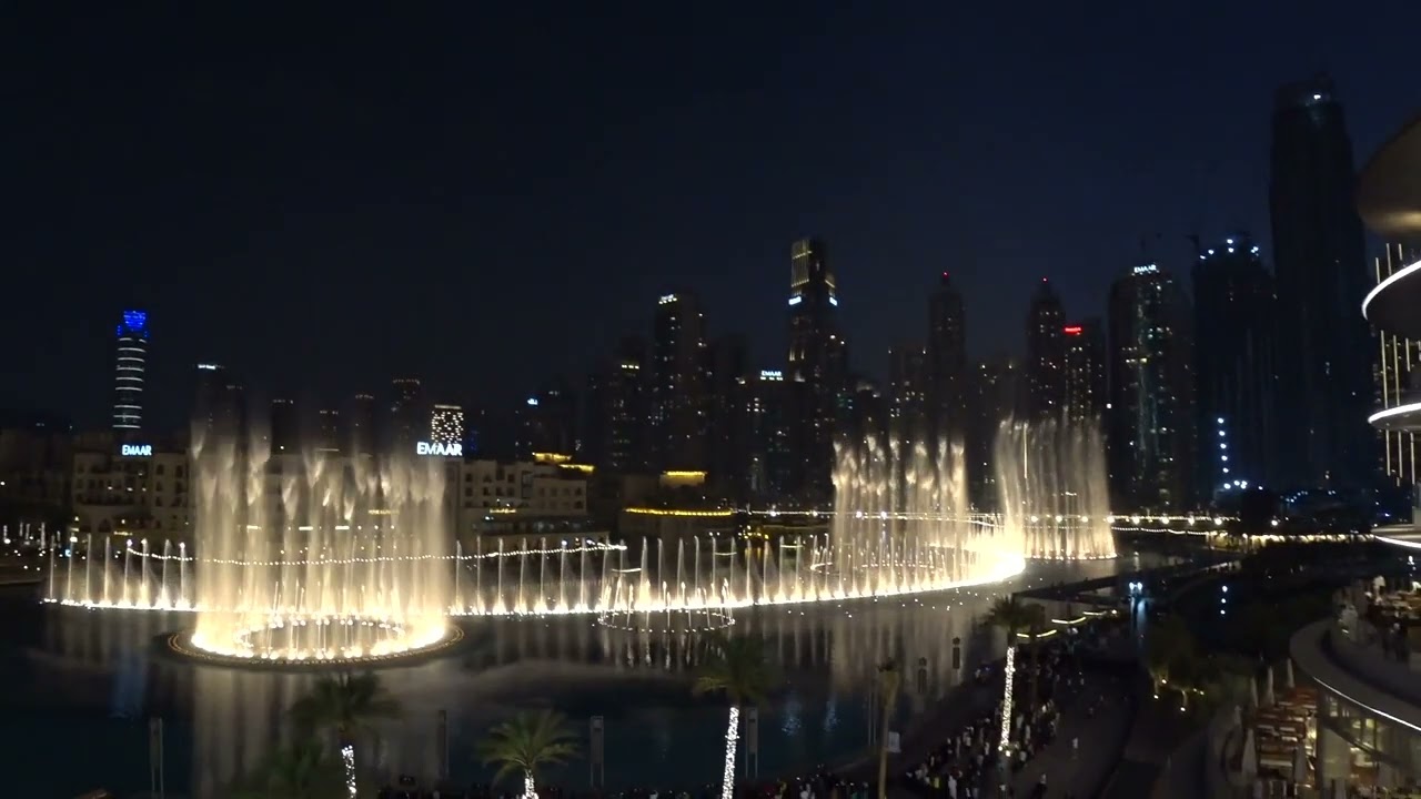 Фонтан в дубай молл Фонтан в дубай молл