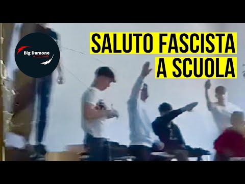 ð¢ Saluto romano al Liceo CaffÃ¨ di Roma!