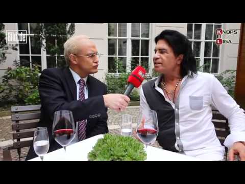 Knops Kult-EM - „Griechen stehen auf dem Platz wie im Dispo - tief!".