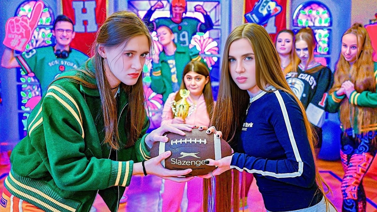 ⚽ Pertarungan sepak bola — vampir vs anak sekolah! Diana VS vampir!