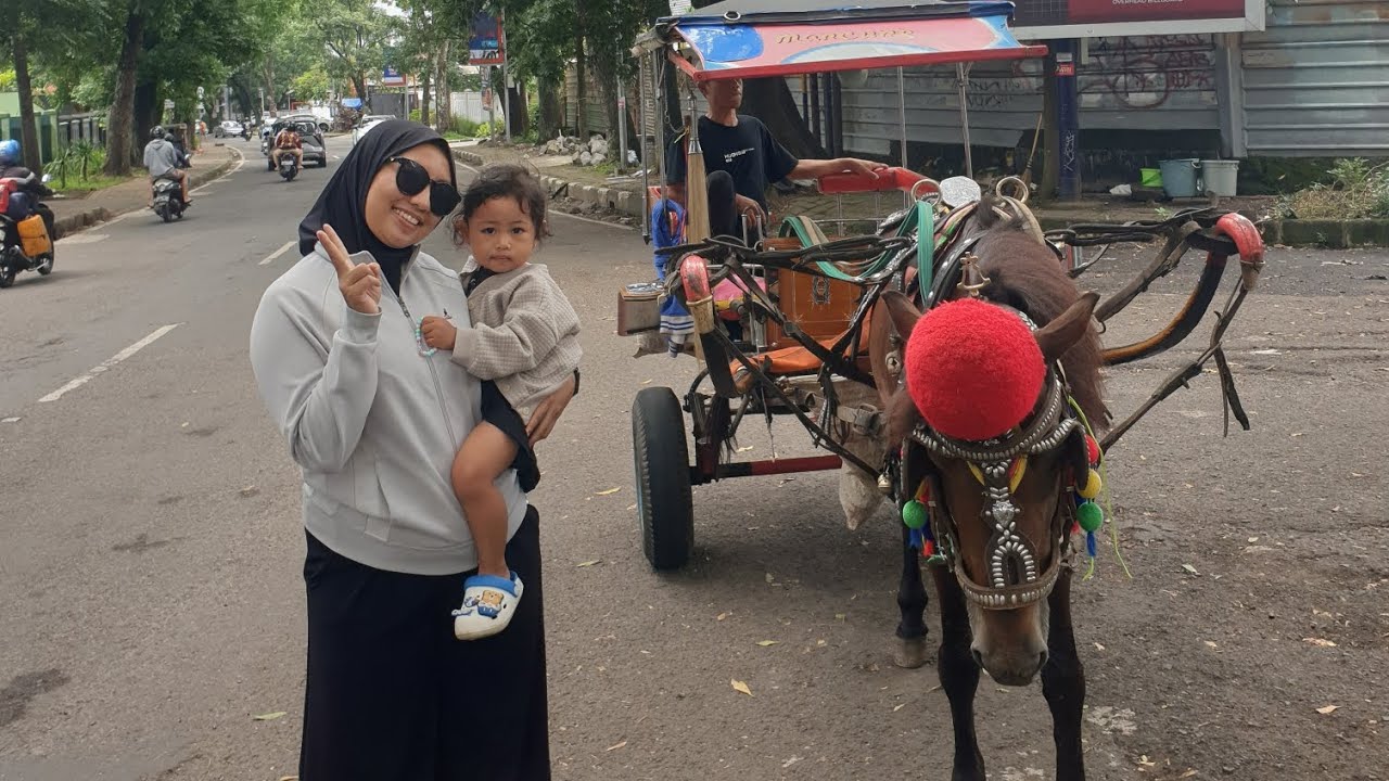 NAIK DELMAN PAGI-PAGI DI BANDUNG