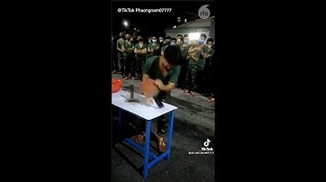 Bộ đội tự đập điện thoại, có thái độ là bị "ăn vả"